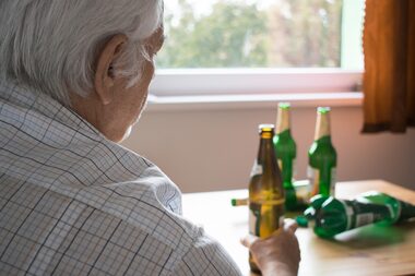 Riscos do consumo de álcool aumentam com a idade